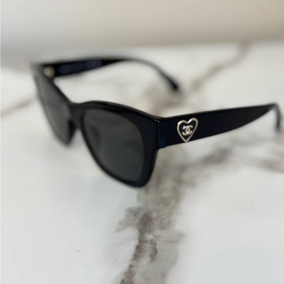 CHANEL Black Sunglasses with Heart Detail - Picture 1 of 7